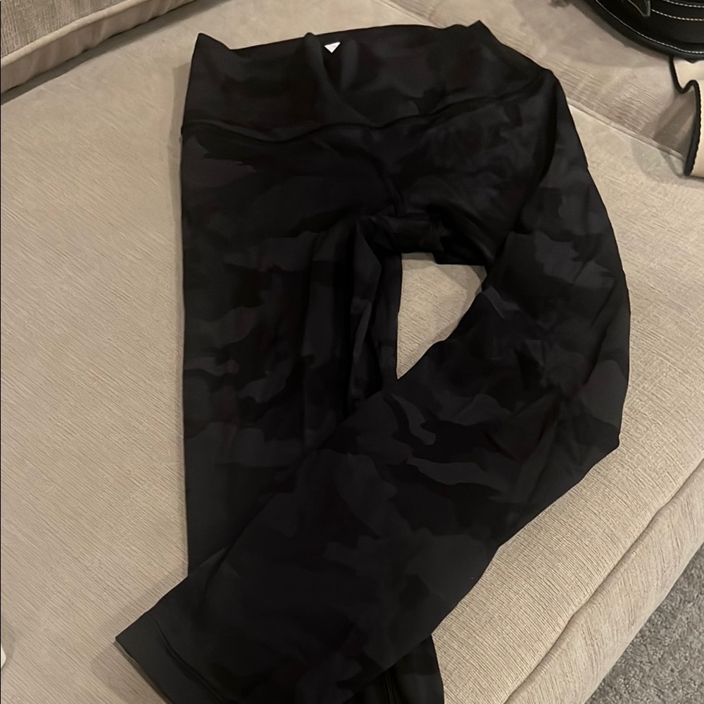 Lululemon Black Camoflauge Leggings - Size 6